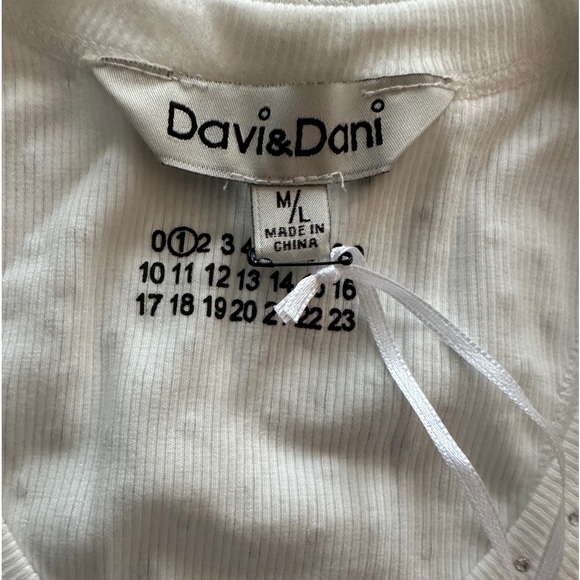Davi & Dani White Rhinestone Ribbed Tank Size M/L - Picture 3 of 8